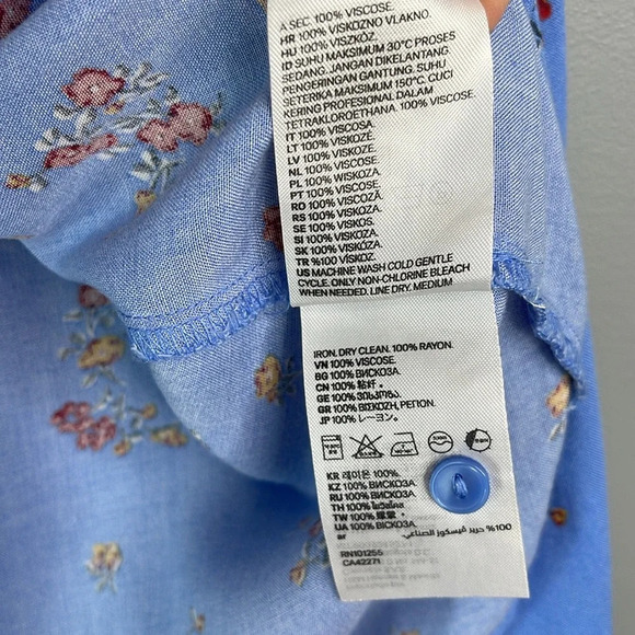 H&M Floral Patterned Viscose Button Back Blouse Corleone Blue Round Neck Size  2 - Picture 11 of 13